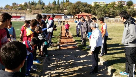 29 Ekim Cumhuriyet Bayramı Etkinlikleri Kapsamında Atletizm Yarışması Düzenlendi