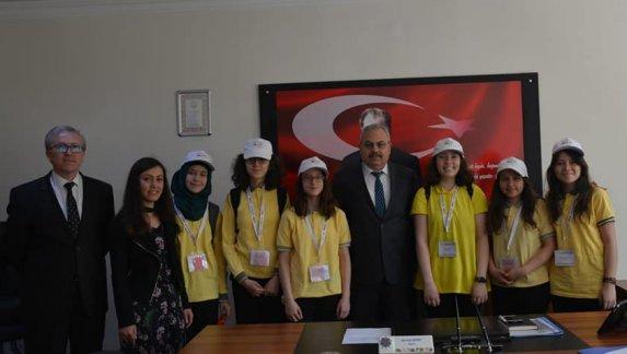 Türk Japon Vakfı projesine katılan öğrencilerimiz İlçe Milli Eğitim Müdürümüz Sayın Ahmet AYDIN´ı ziyaret ettiler