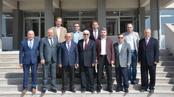 Uşak Üniversitesi İslâmî İlimler Fakültesi Dekanı Prof Dr. Hüseyin YASAR ve 7 akademisyen ilçemizi ziyaret etti