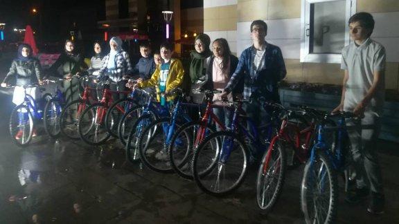 Kütahyada 4´üncüsü Yapılan Kitap Okuma Yarışmasında Bisiklet Kazanan Öğrencilerimiz Ödüllerini Aldılar