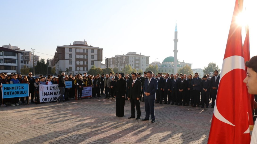 10 Kasım Atatürk'ü Anma Günü Çelenk Sunma Töreni
